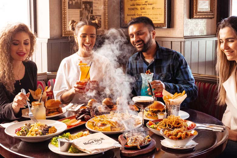 Degustando la deliciosa comida del Hard Rock Cafe San Francisco